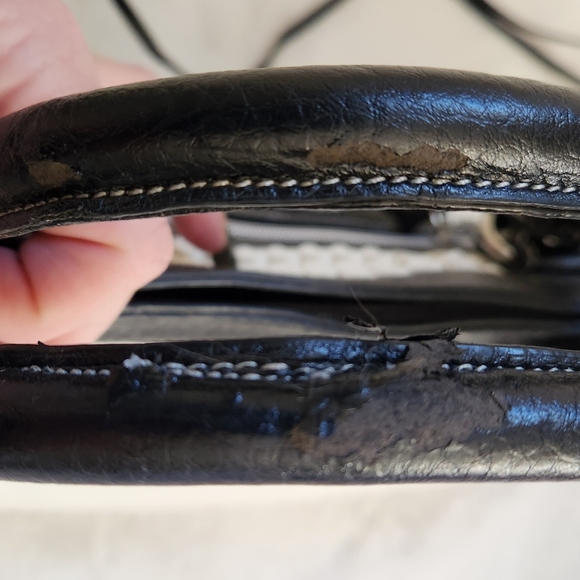 Black and white handbag with tassels - Picture 10 of 11